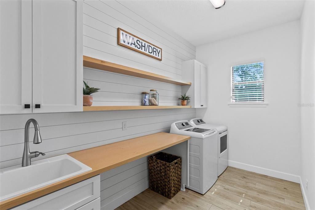 En Venta: $998,900 (4 camas, 3 baños, 3038 Pies cuadrados)