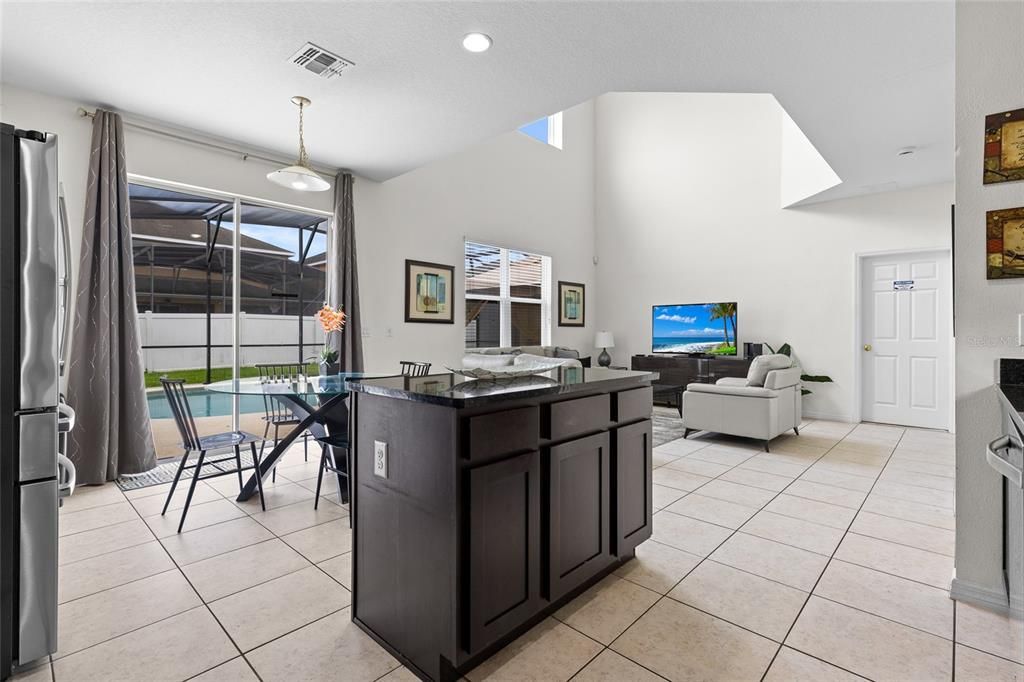 En Venta: $550,000 (6 camas, 4 baños, 2874 Pies cuadrados)