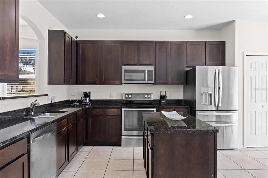 En Venta: $550,000 (6 camas, 4 baños, 2874 Pies cuadrados)