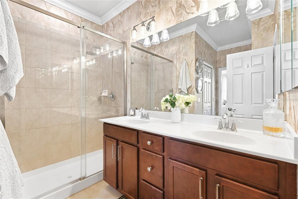 Под контрактом: $295,000 (3 спален, 2 ванн, 1889 Квадратных фут)