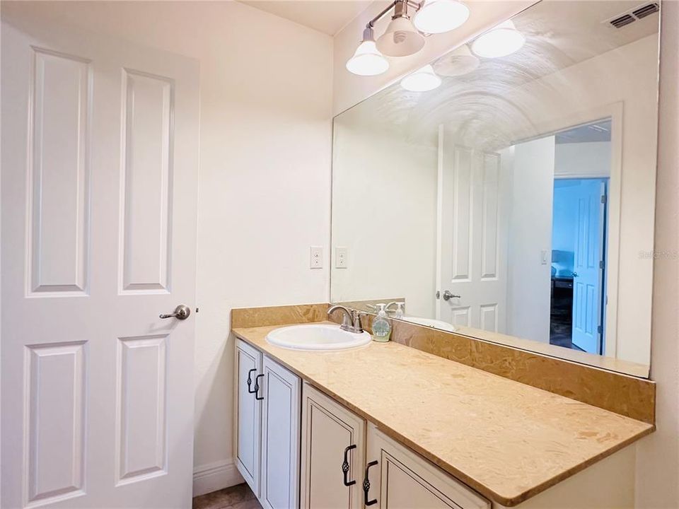 En Venta: $610,000 (4 camas, 3 baños, 2217 Pies cuadrados)