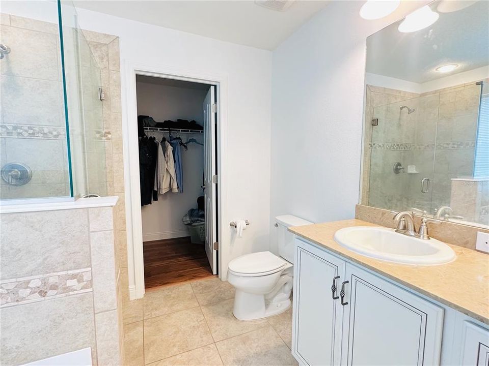 En Venta: $610,000 (4 camas, 3 baños, 2217 Pies cuadrados)