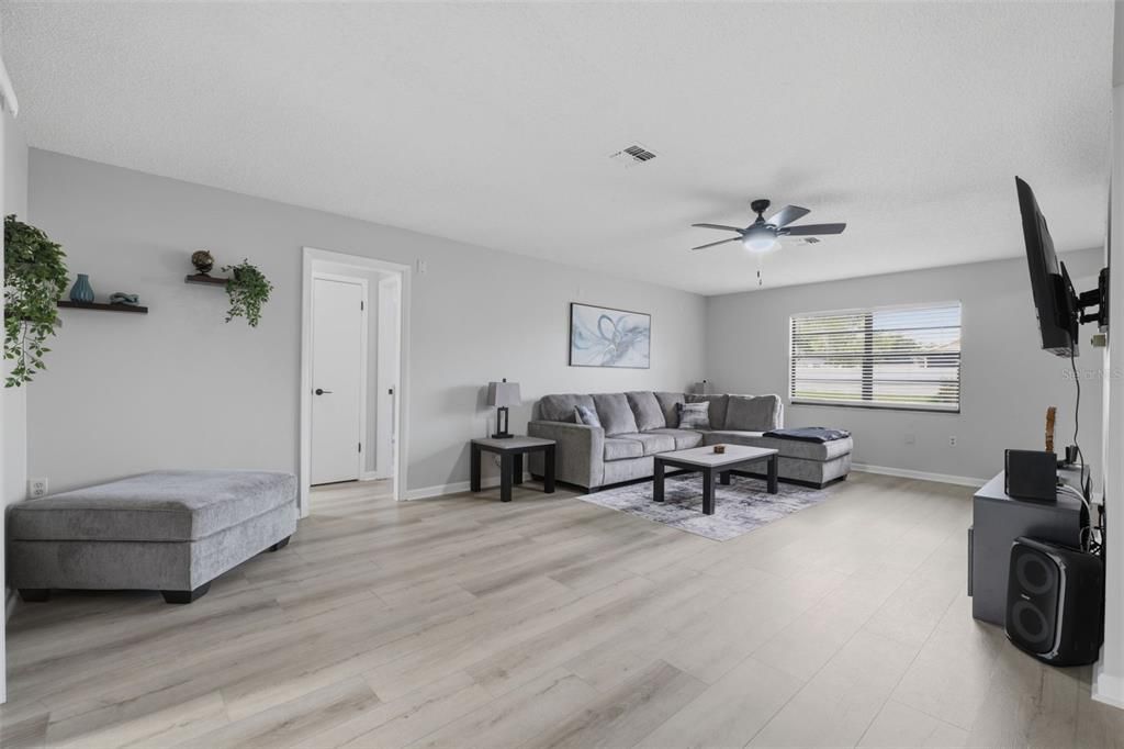 For Rent: $1,900 (2 beds, 2 baths, 1320 Square Feet)