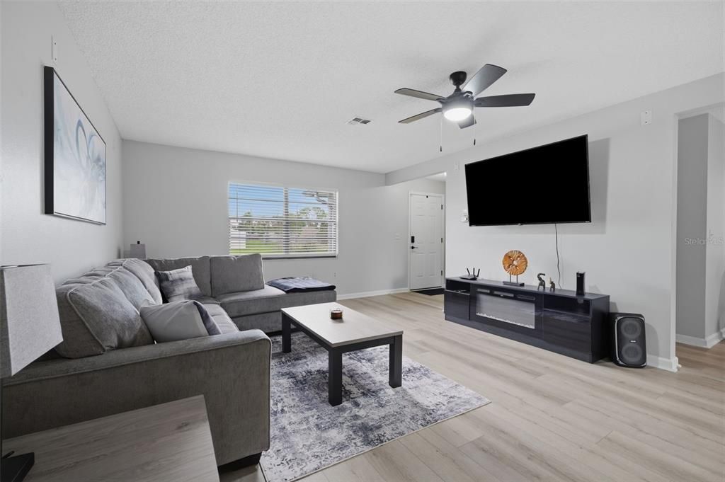 For Rent: $1,900 (2 beds, 2 baths, 1320 Square Feet)