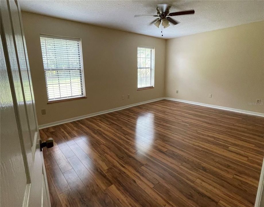 На продажу: $439,000 (4 спален, 2 ванн, 1709 Квадратных фут)
