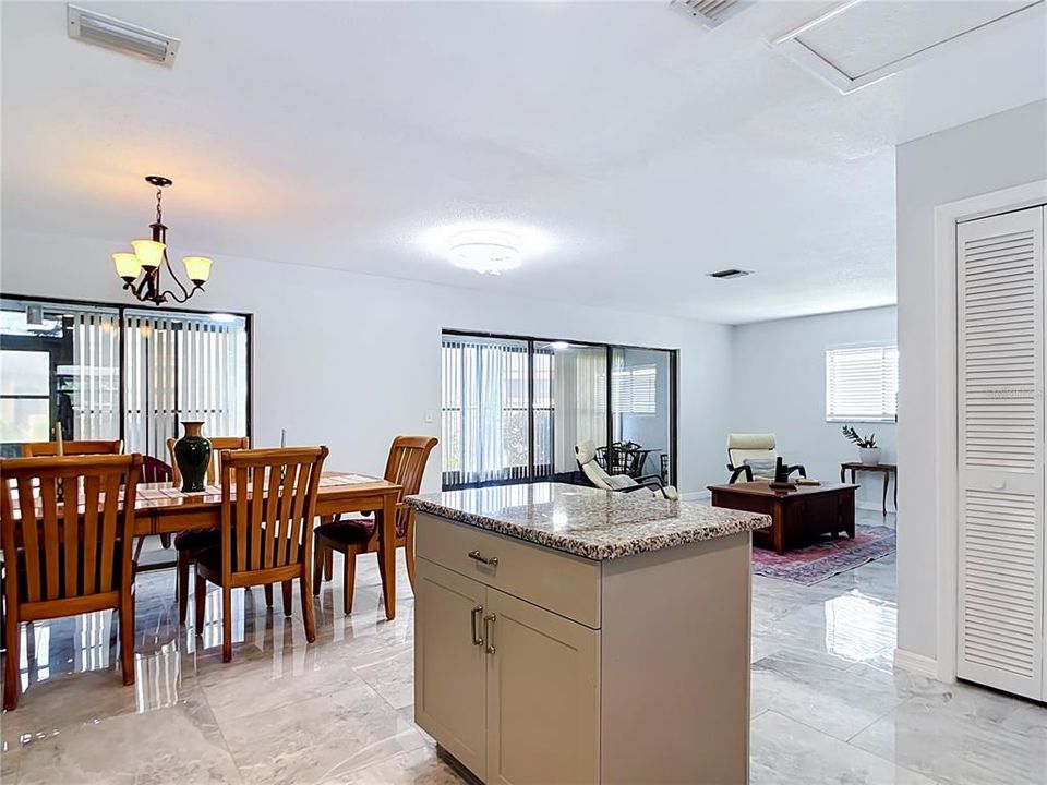 En Venta: $259,000 (2 camas, 2 baños, 1222 Pies cuadrados)