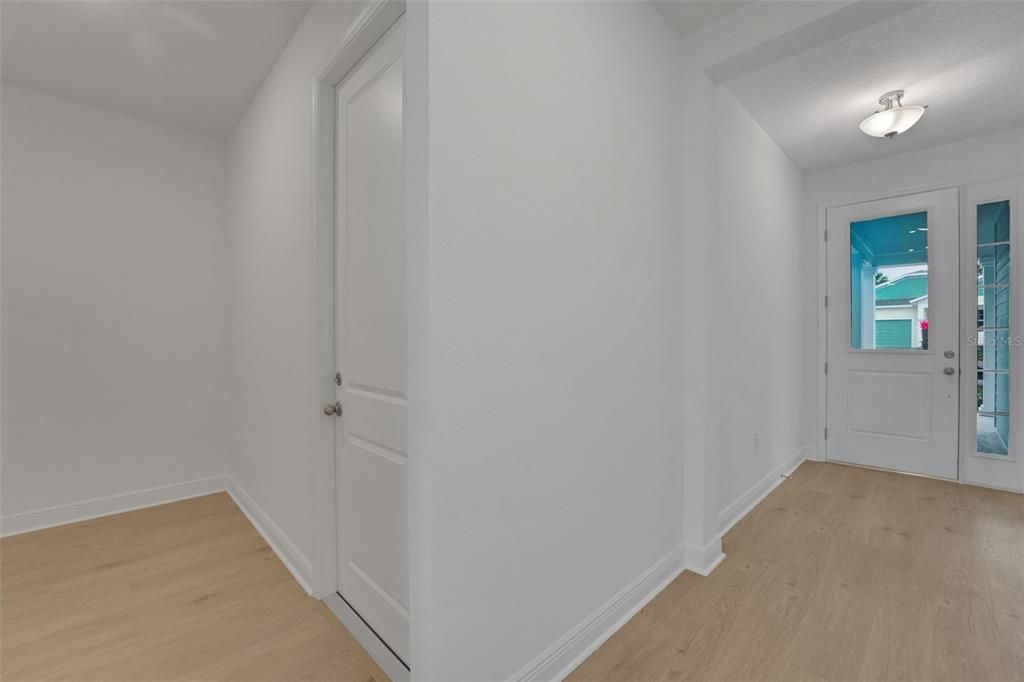 Под контрактом: $314,990 (3 спален, 2 ванн, 1856 Квадратных фут)