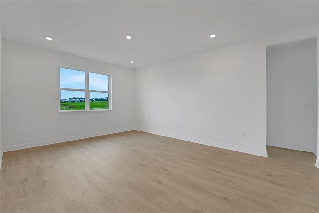 Под контрактом: $314,990 (3 спален, 2 ванн, 1856 Квадратных фут)
