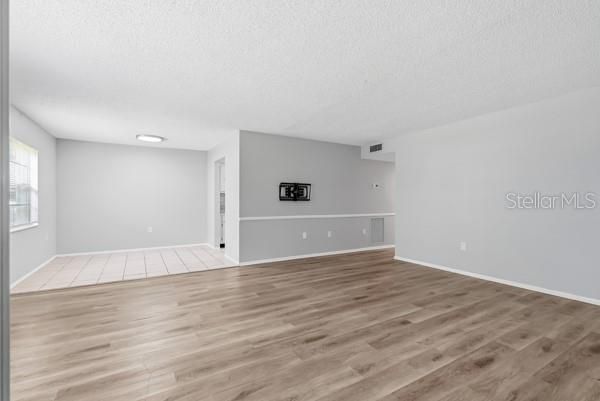 В аренду: $1,800 (2 спален, 2 ванн, 1075 Квадратных фут)