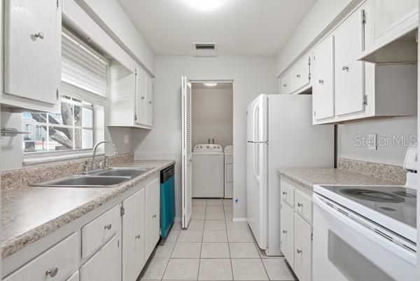 В аренду: $1,800 (2 спален, 2 ванн, 1075 Квадратных фут)