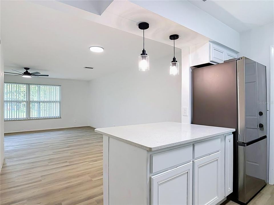 На продажу: $319,900 (4 спален, 2 ванн, 1712 Квадратных фут)