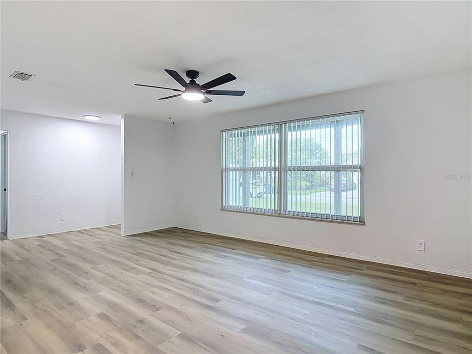 На продажу: $319,900 (4 спален, 2 ванн, 1712 Квадратных фут)