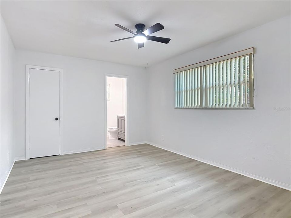 На продажу: $319,900 (4 спален, 2 ванн, 1712 Квадратных фут)