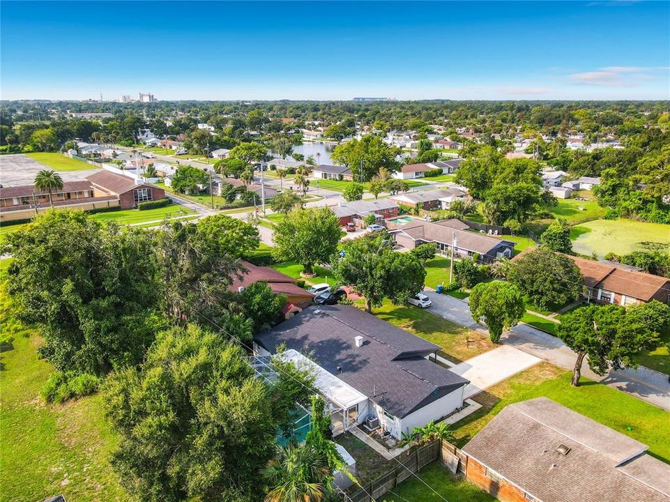 На продажу: $319,900 (4 спален, 2 ванн, 1712 Квадратных фут)