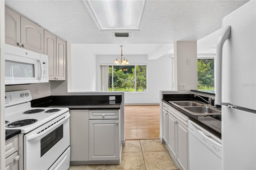 For Rent: $1,450 (3 beds, 2 baths, 1401 Square Feet)