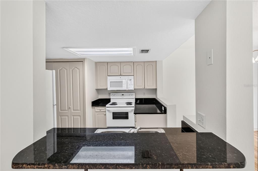 For Rent: $1,450 (3 beds, 2 baths, 1401 Square Feet)