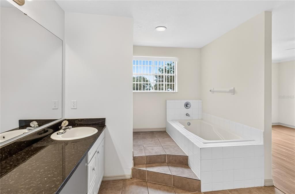 For Rent: $1,450 (3 beds, 2 baths, 1401 Square Feet)