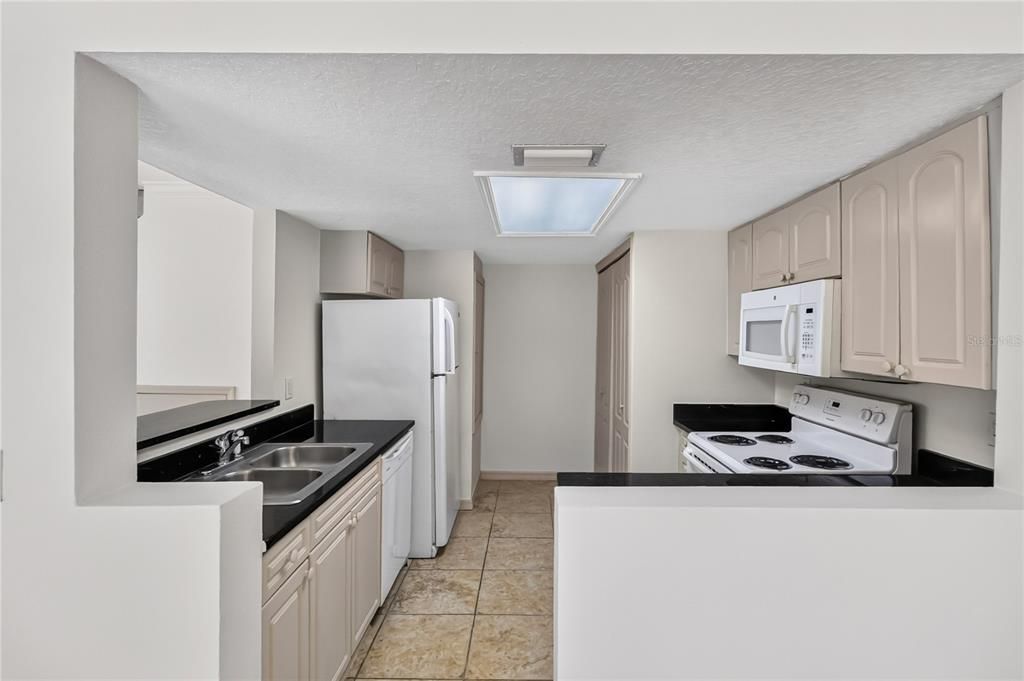 For Rent: $1,450 (3 beds, 2 baths, 1401 Square Feet)