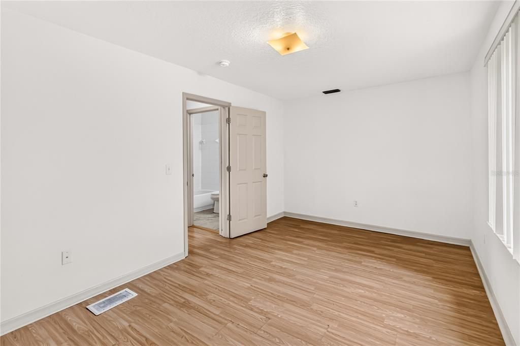 For Rent: $1,450 (3 beds, 2 baths, 1401 Square Feet)