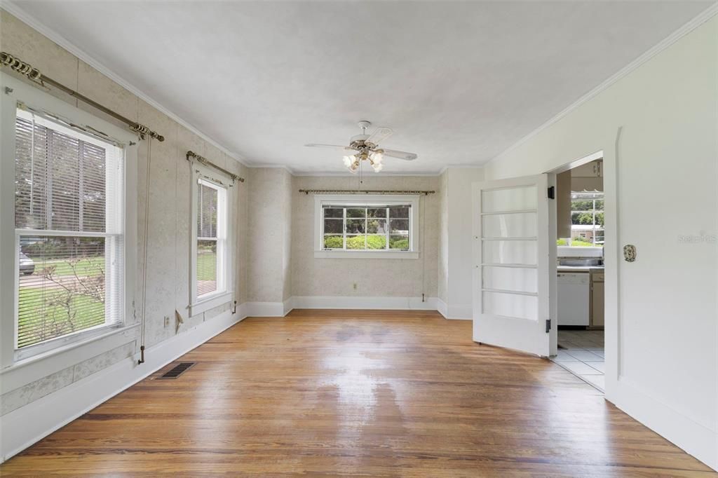 На продажу: $340,000 (5 спален, 3 ванн, 1857 Квадратных фут)