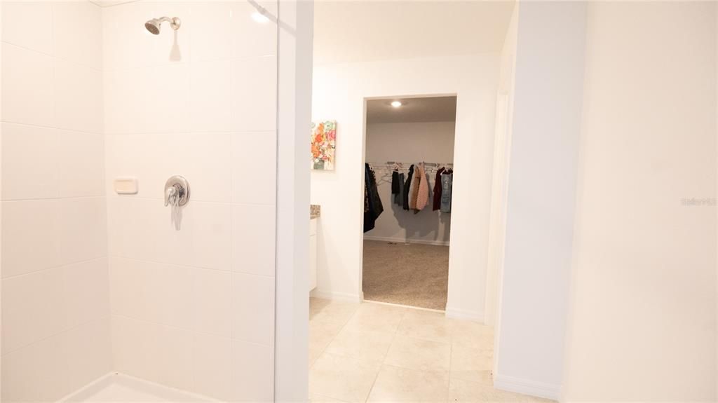 En Venta: $370,000 (4 camas, 2 baños, 2631 Pies cuadrados)