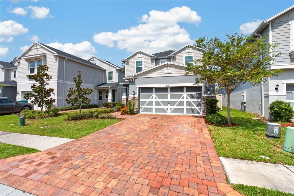 Active With Contract: $650,000 (4 beds, 2 baths, 2963 Square Feet)