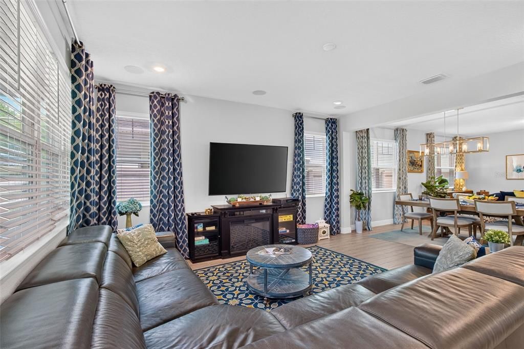 Active With Contract: $650,000 (4 beds, 2 baths, 2963 Square Feet)