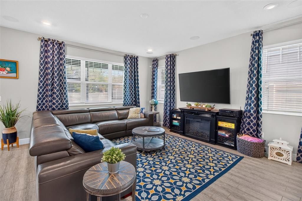 Active With Contract: $650,000 (4 beds, 2 baths, 2963 Square Feet)