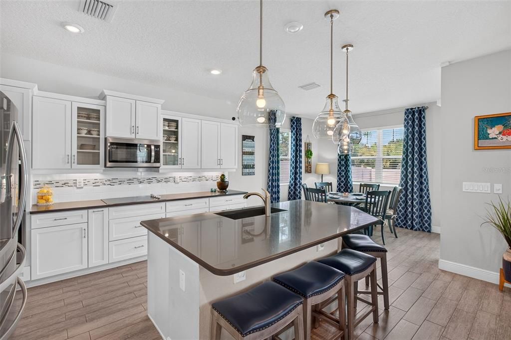 Active With Contract: $650,000 (4 beds, 2 baths, 2963 Square Feet)