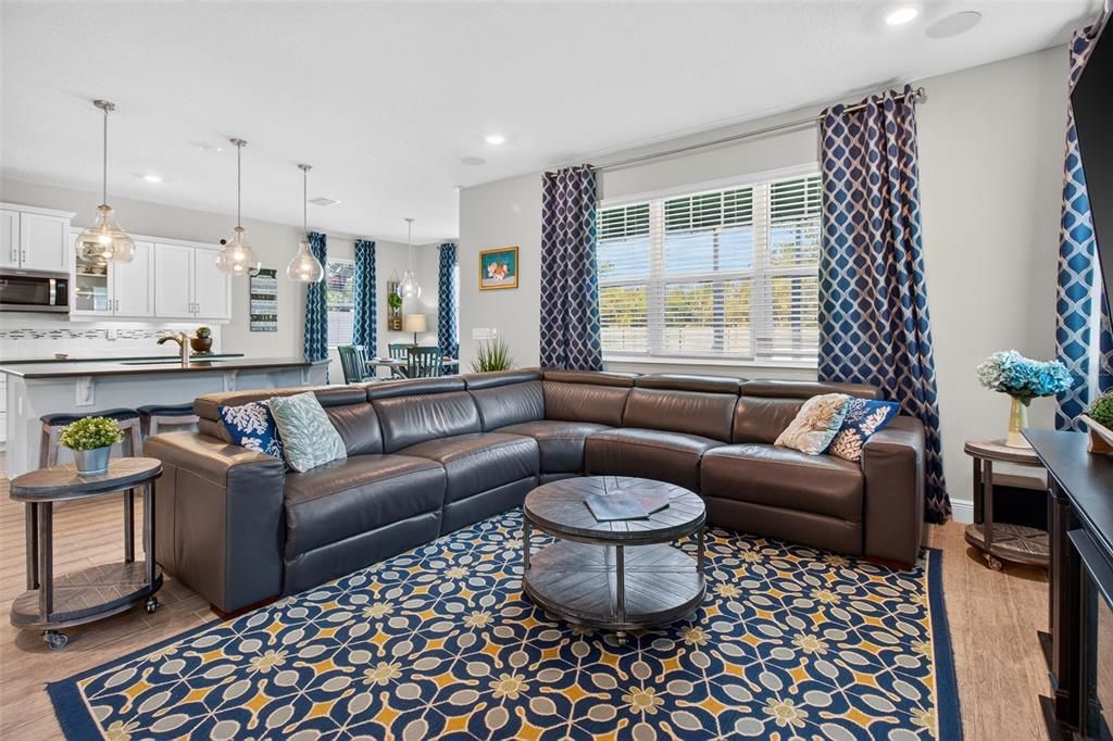 Active With Contract: $650,000 (4 beds, 2 baths, 2963 Square Feet)