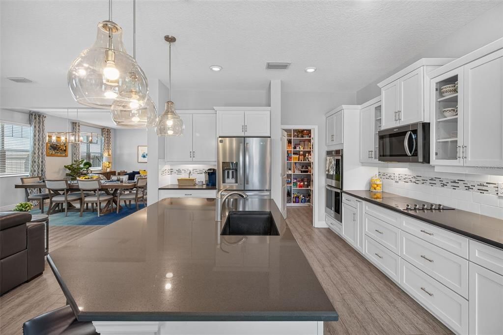 Active With Contract: $650,000 (4 beds, 2 baths, 2963 Square Feet)