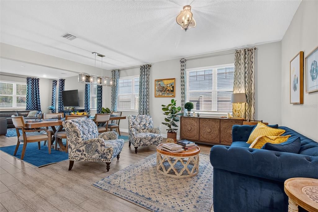 Active With Contract: $650,000 (4 beds, 2 baths, 2963 Square Feet)