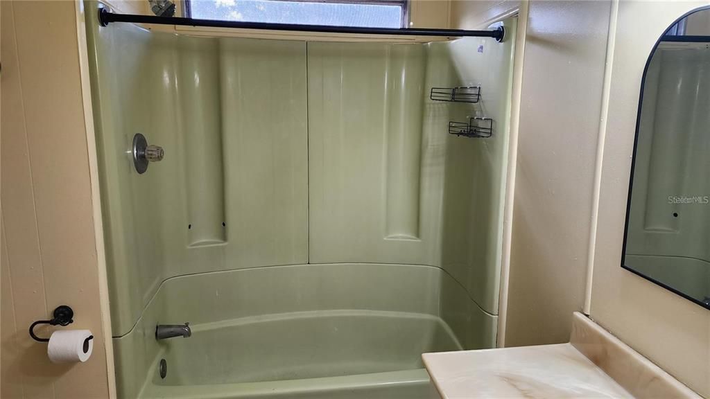 For Rent: $1,200 (3 beds, 1 baths, 672 Square Feet)