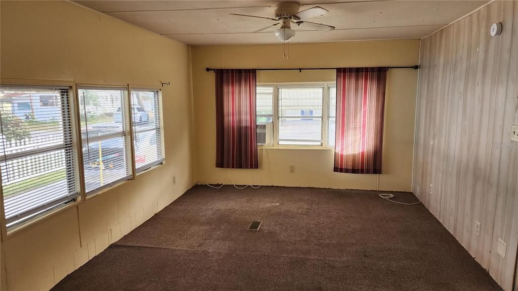 For Rent: $1,200 (3 beds, 1 baths, 672 Square Feet)