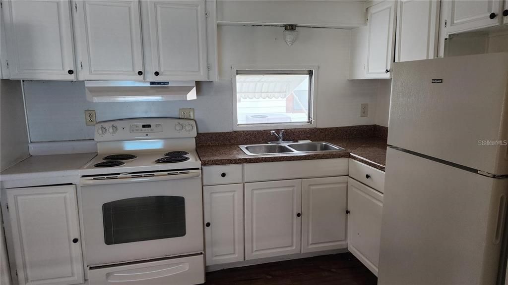 For Rent: $1,200 (3 beds, 1 baths, 672 Square Feet)