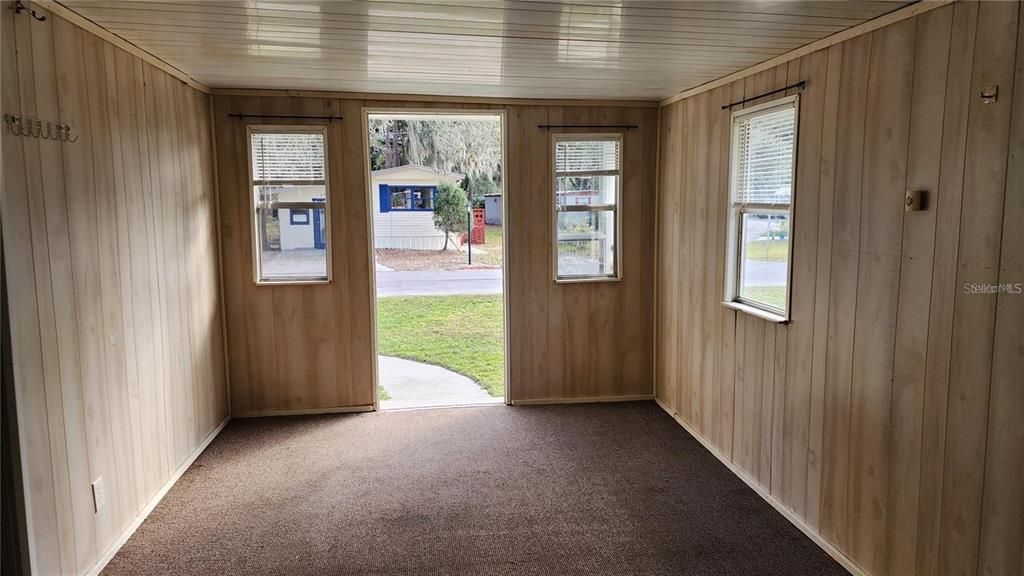 For Rent: $1,200 (3 beds, 1 baths, 672 Square Feet)