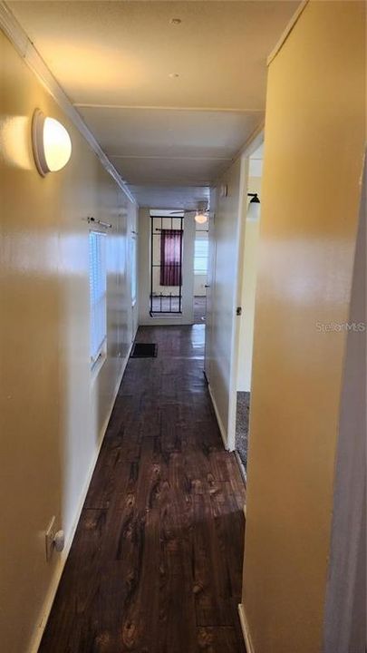 For Rent: $1,200 (3 beds, 1 baths, 672 Square Feet)