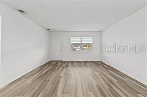 На продажу: $103,500 (2 спален, 1 ванн, 1010 Квадратных фут)