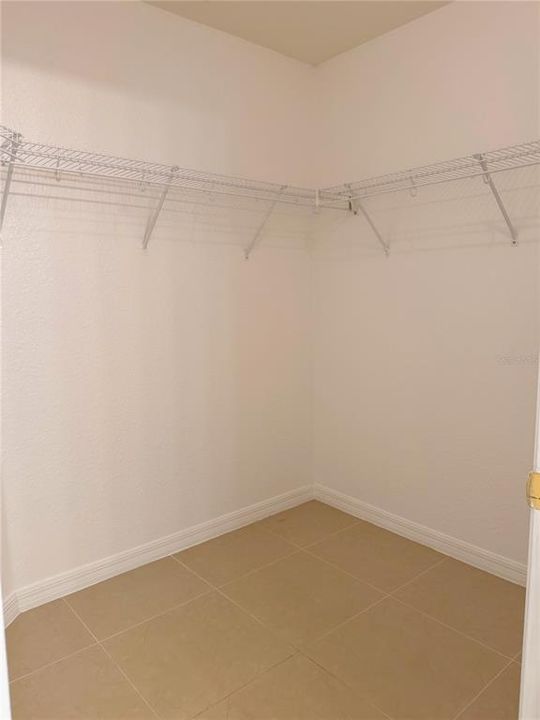 En Renta: $2,350 (4 camas, 2 baños, 2640 Pies cuadrados)