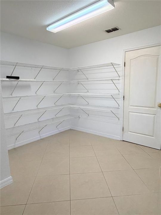 En Renta: $2,350 (4 camas, 2 baños, 2640 Pies cuadrados)