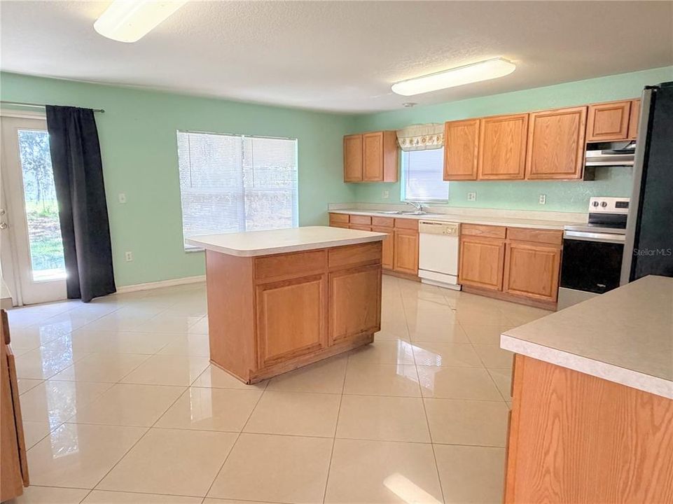 En Renta: $2,350 (4 camas, 2 baños, 2640 Pies cuadrados)