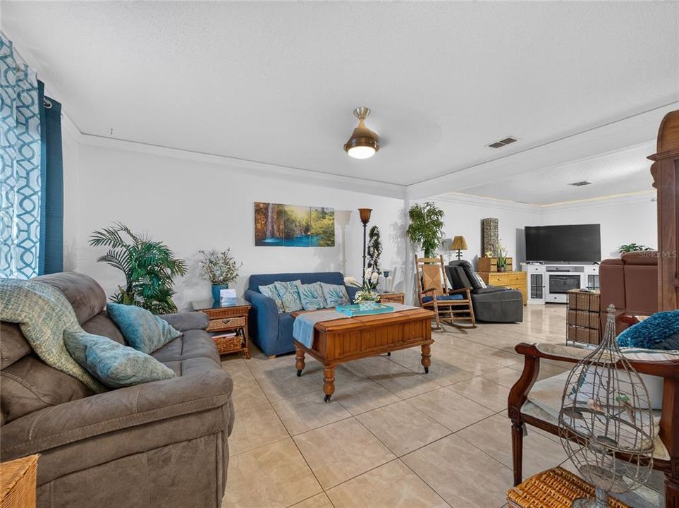 Active With Contract: $459,900 (4 beds, 2 baths, 2419 Square Feet)