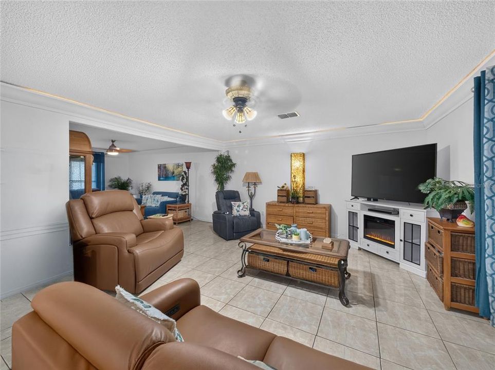 Active With Contract: $459,900 (4 beds, 2 baths, 2419 Square Feet)