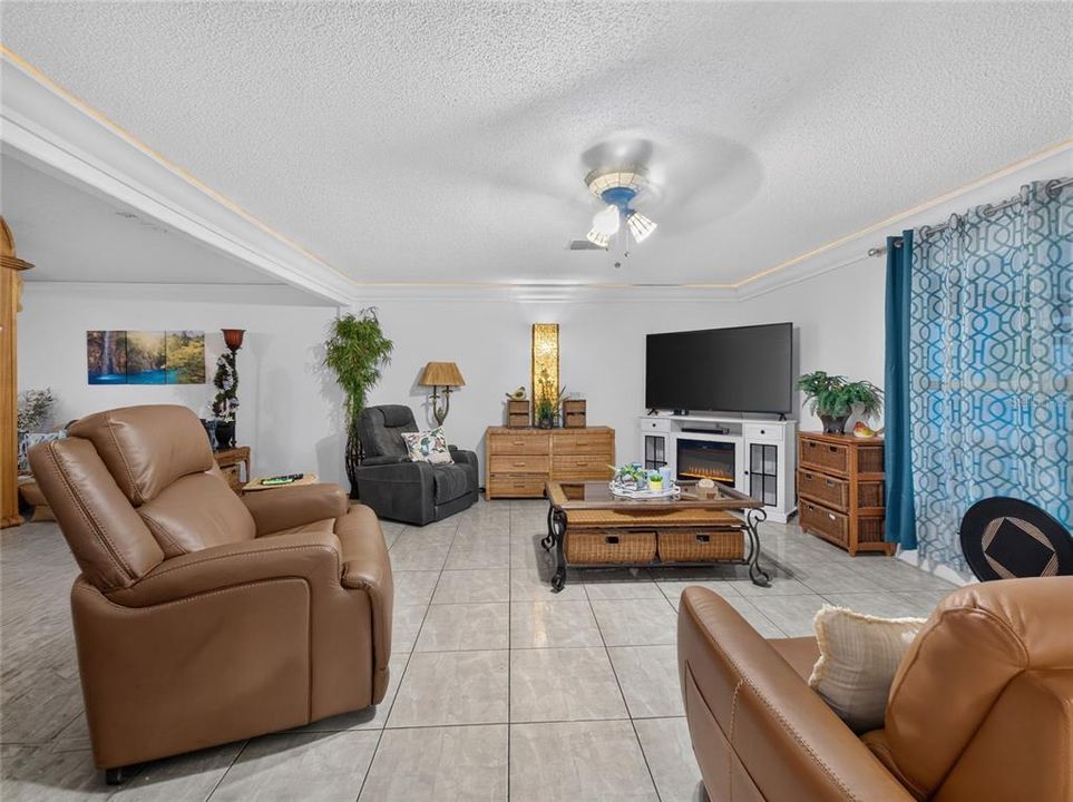 Active With Contract: $459,900 (4 beds, 2 baths, 2419 Square Feet)