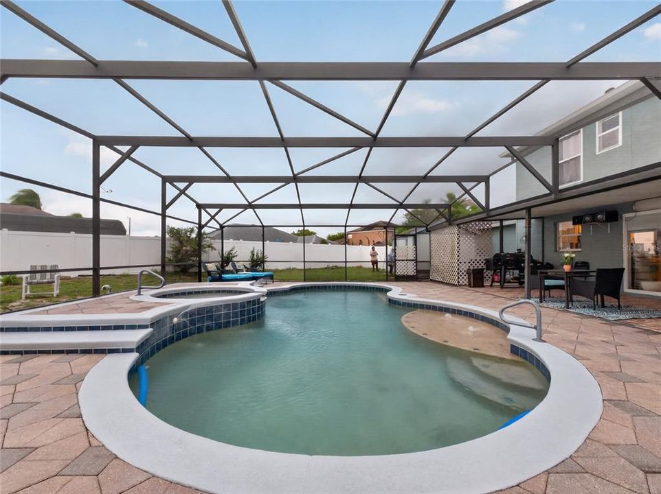 Active With Contract: $459,900 (4 beds, 2 baths, 2419 Square Feet)