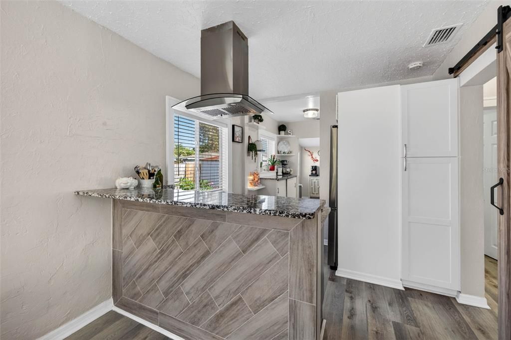 В аренду: $2,500 (2 спален, 1 ванн, 808 Квадратных фут)