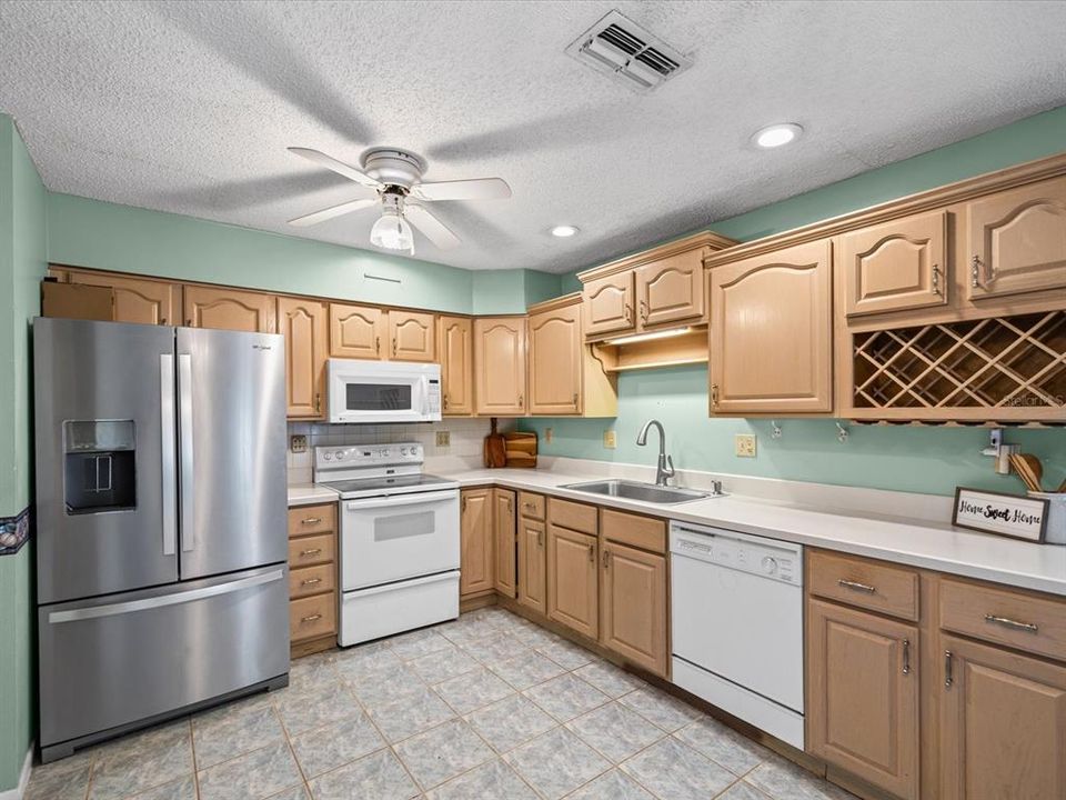 For Sale: $290,000 (2 beds, 2 baths, 1236 Square Feet)