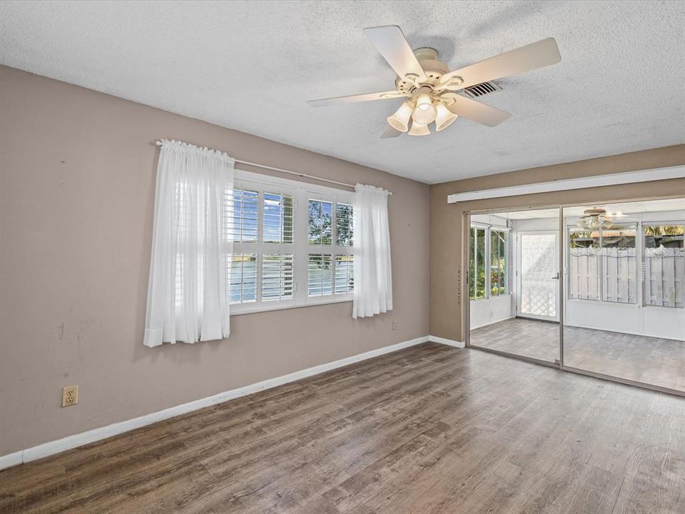 For Sale: $290,000 (2 beds, 2 baths, 1236 Square Feet)