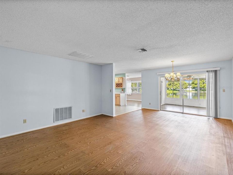 For Sale: $290,000 (2 beds, 2 baths, 1236 Square Feet)