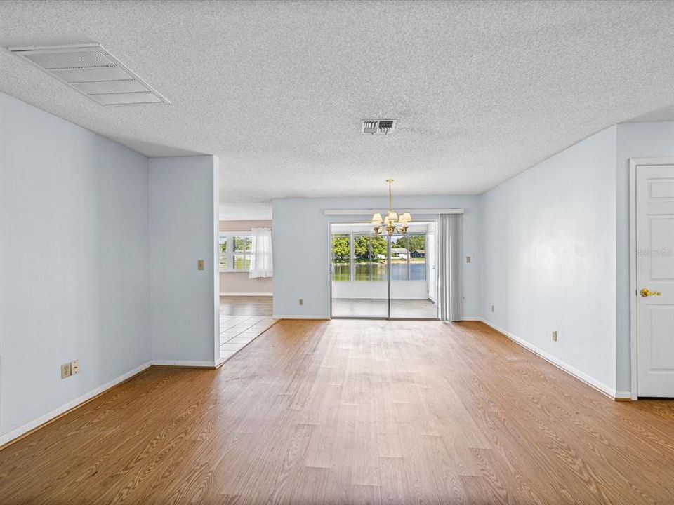 For Sale: $290,000 (2 beds, 2 baths, 1236 Square Feet)